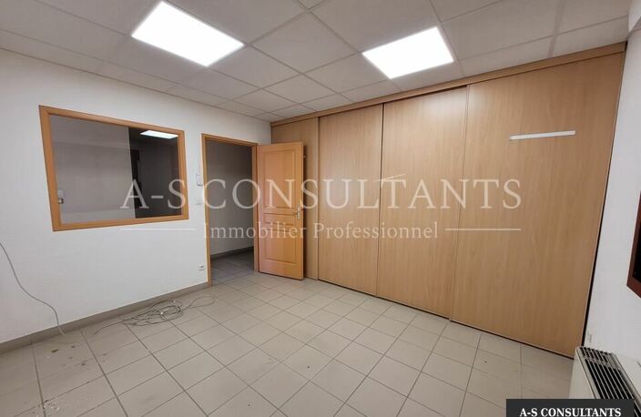 BUREAUX à louer — photo 3