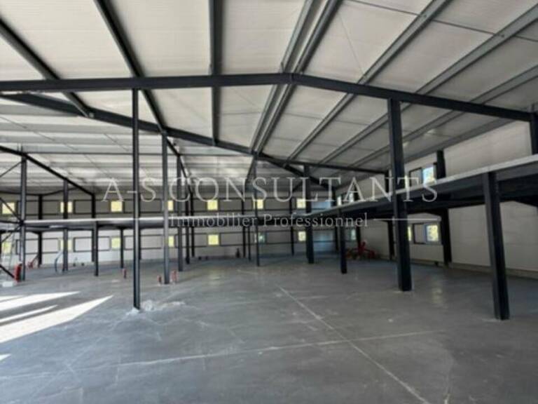 ENTREPÔTS AVEC MEZZANINE à vendre — photo 1