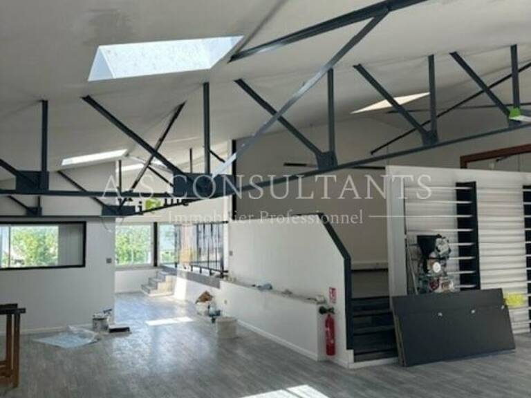 ENTREPOT AVEC BUREAUX à vendre — photo 1