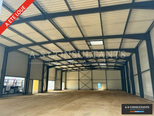 LOCAL COMMERCIAL à louer — photo du bien