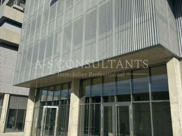 LOCAL COMMERCIAL/PROFESSIONNEL à vendre — photo du bien