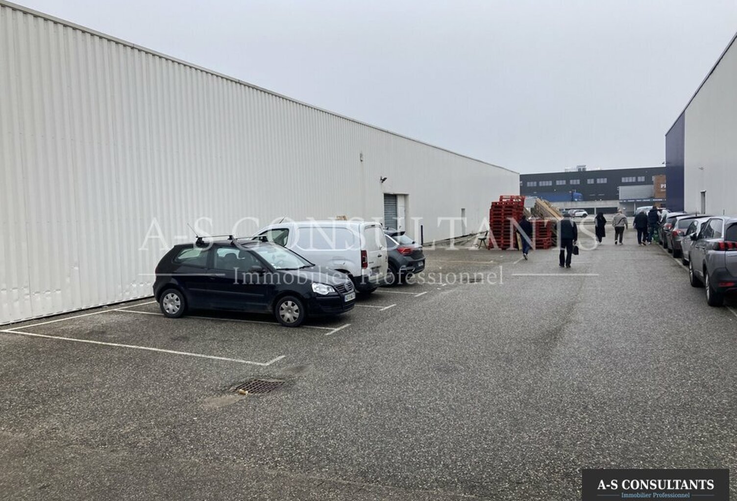ENTREPÔT/LOCAL COMMERCIAL à louer — photo 1
