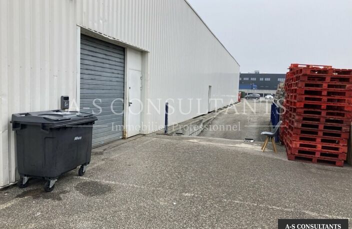 ENTREPÔT/LOCAL COMMERCIAL à louer — photo 2