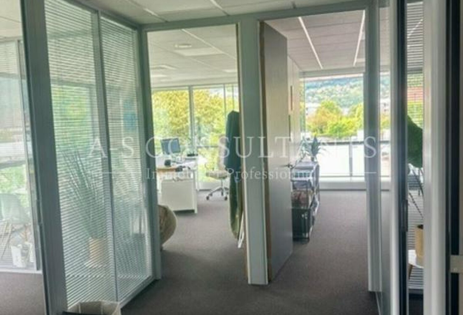 BUREAUX à louer — photo 1