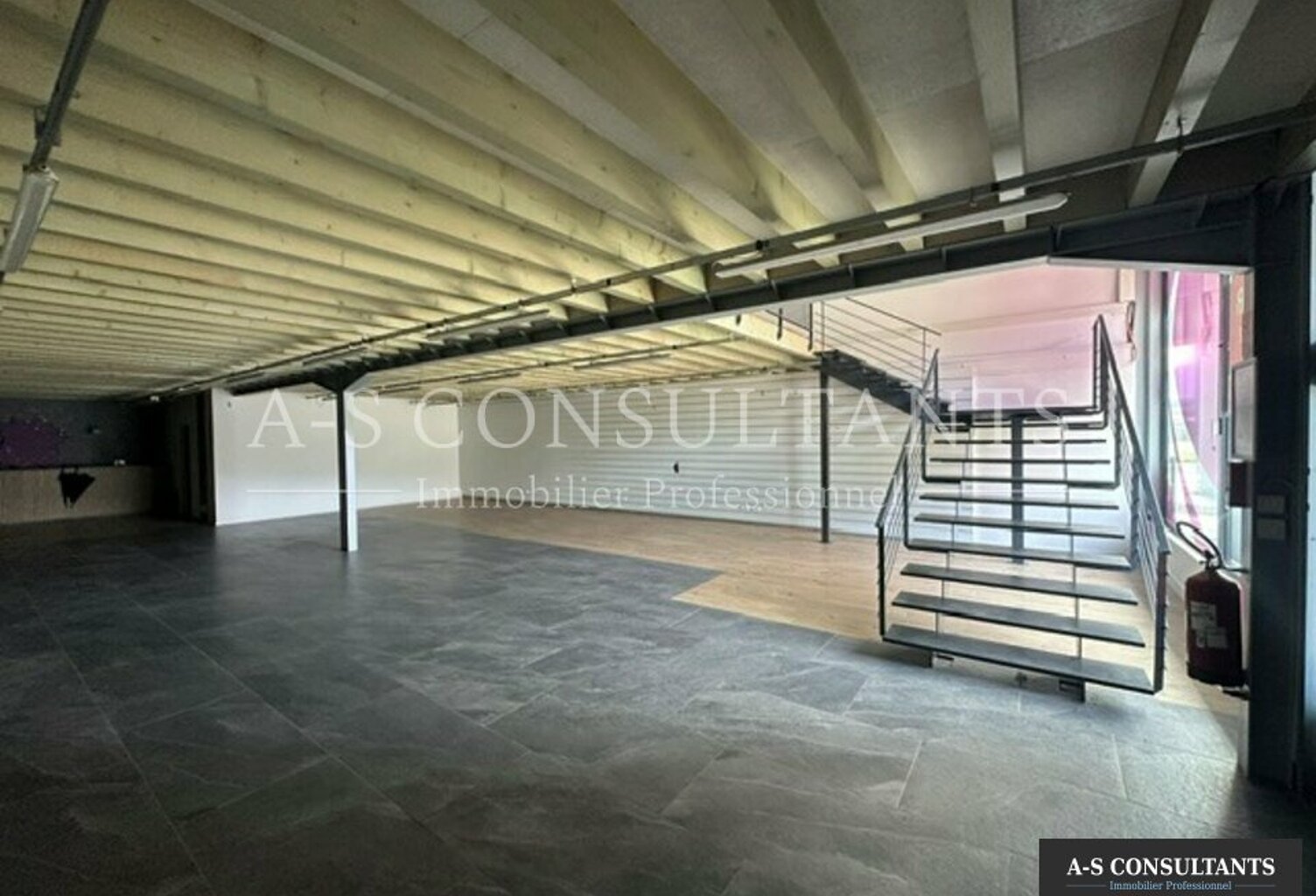 LOCAL COMMERCIAL à louer — photo 1