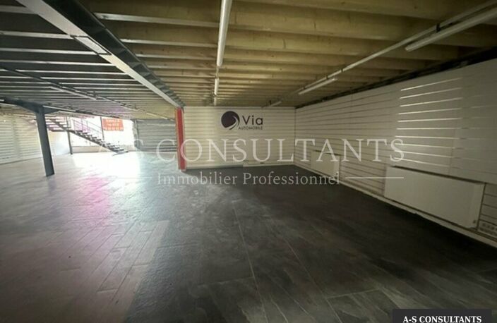 LOCAL COMMERCIAL à louer — photo 2