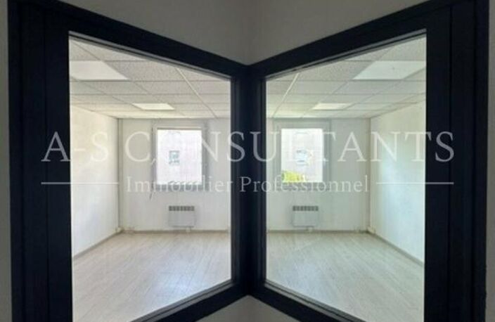BUREAUX à louer — photo 4