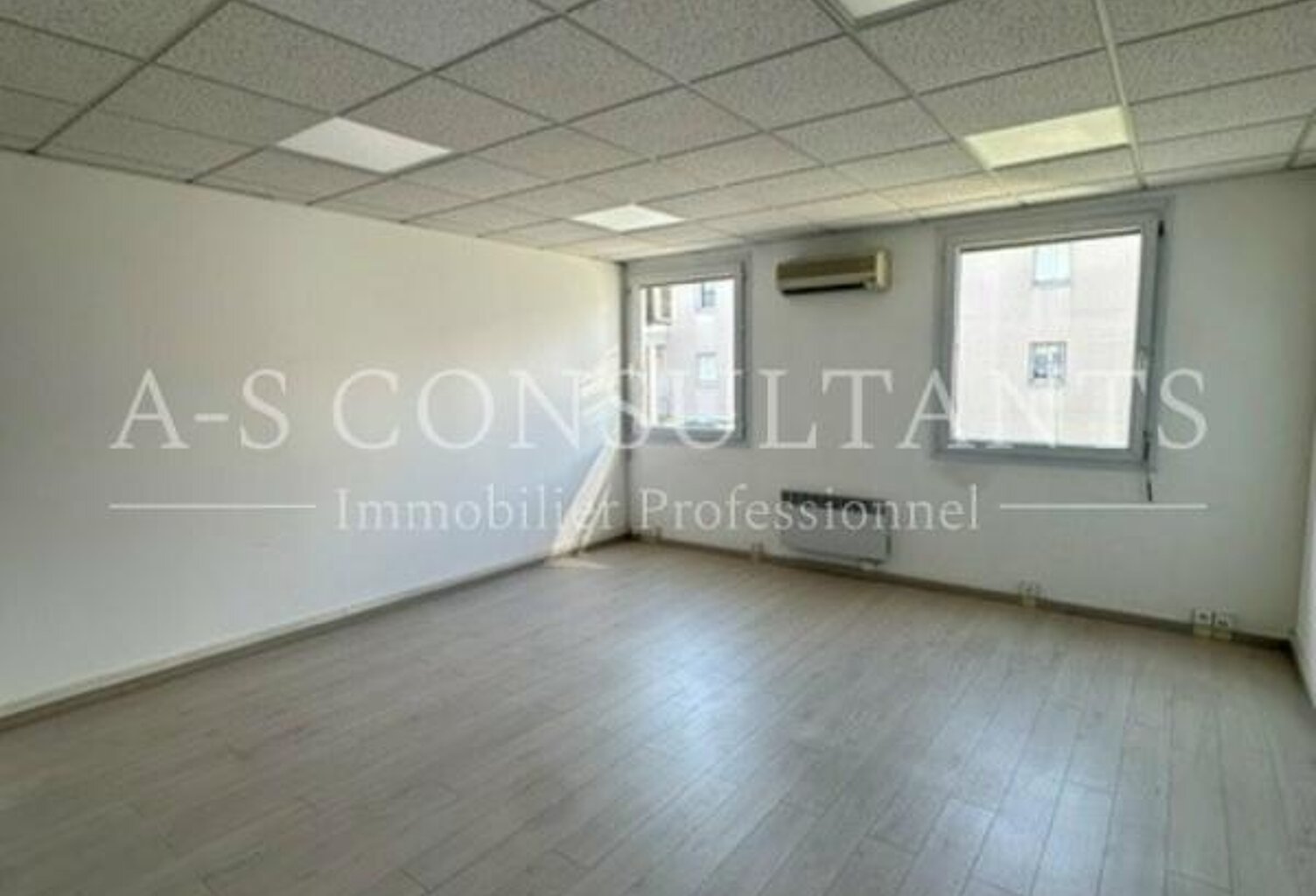 BUREAUX à louer — photo 1