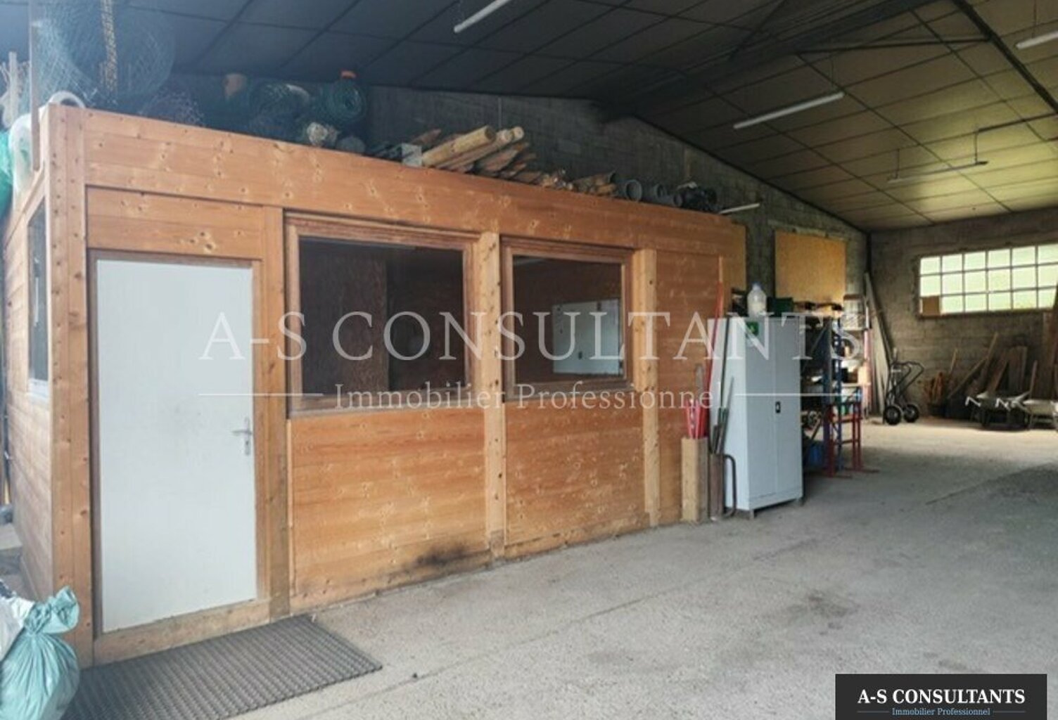 ENTREPOT à louer — photo 1