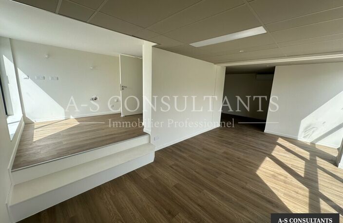 BUREAUX à louer — photo 2