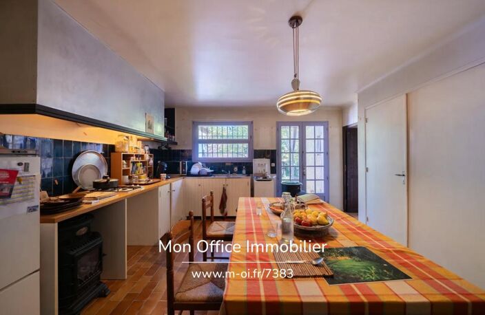 Référence : 7383-ABO - Villa de 5 chambres, terrain piscinable dans un environnement calme et privilégié à Eguilles — photo 4