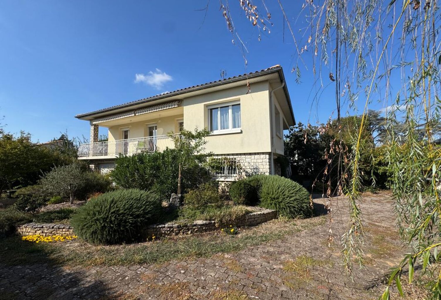 Romans-sur-Isère – Grande maison familiale rénovée avec double garage — photo 1