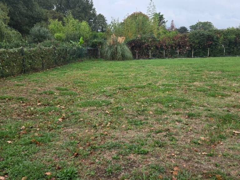 Terrain à bâtir à Saint-Savin (33920) — photo 1