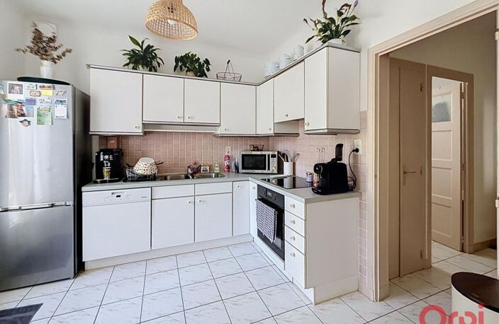 UNE MAISON FAMILIALE AUX BEAUX ESPACES, 3 CHAMBRES, BUREAU, GARAGE, DÉPENDANCES — photo 3