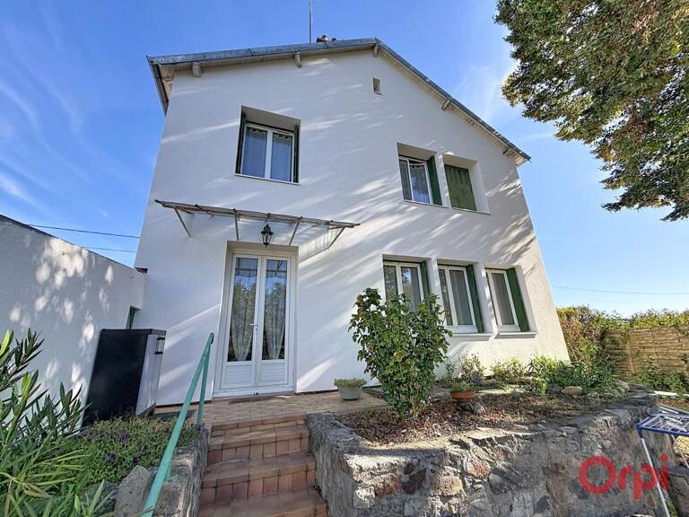 UNE MAISON FAMILIALE AUX BEAUX ESPACES, 3 CHAMBRES, BUREAU, GARAGE, DÉPENDANCES — photo 1