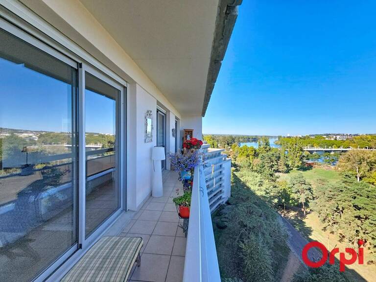 APPARTEMENT D'EXCEPTION ENTIÈREMENT RÉNOVÉ – VUE PANORAMIQUE SUR LES BORDS D'ALLIER - GARAGE - STATIONNEMENT — photo 1