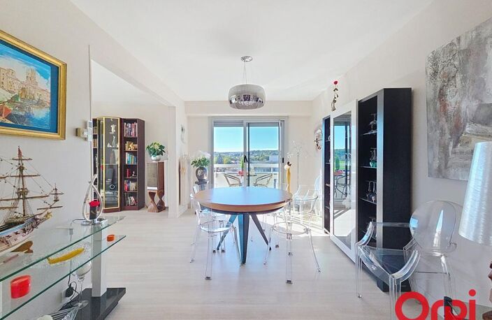 APPARTEMENT D'EXCEPTION ENTIÈREMENT RÉNOVÉ – VUE PANORAMIQUE SUR LES BORDS D'ALLIER - GARAGE - STATIONNEMENT — photo 2