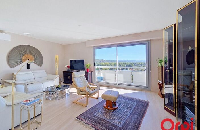 APPARTEMENT D'EXCEPTION ENTIÈREMENT RÉNOVÉ – VUE PANORAMIQUE SUR LES BORDS D'ALLIER - GARAGE - STATIONNEMENT — photo 3