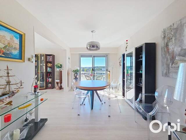 APPARTEMENT D'EXCEPTION ENTIÈREMENT RÉNOVÉ – VUE PANORAMIQUE SUR LES BORDS D'ALLIER - GARAGE - STATIONNEMENT — photo du bien