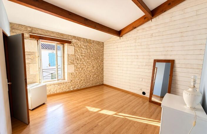 SAINT-ROGATIEN – MAISON DE VILLE DE 145 M² AU CHARME DE L’ANCIEN — photo 2