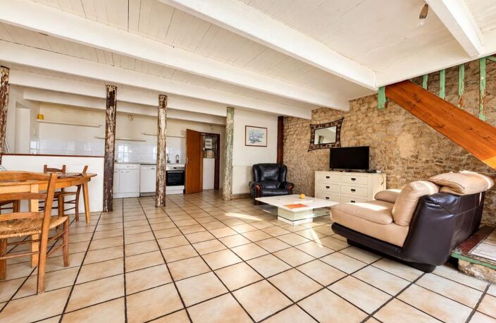 SAINT-ROGATIEN – MAISON DE VILLE DE 145 M² AU CHARME DE L’ANCIEN — photo 3