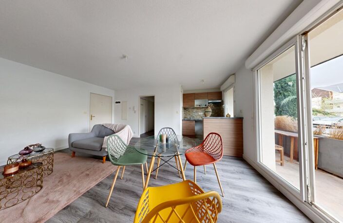 T2 A VENDRE AVEC TERRASSE ET PLACE DE PARKING — photo 2