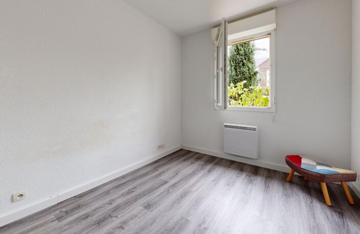 T2 A VENDRE AVEC TERRASSE ET PLACE DE PARKING — photo 5