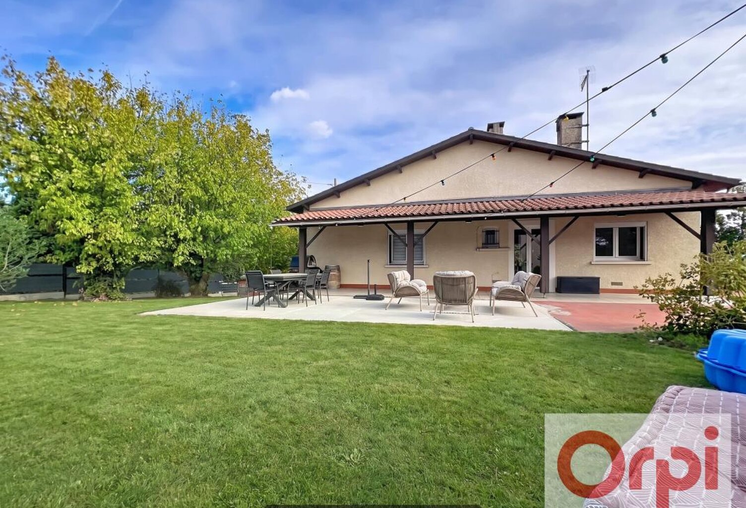 MAISON AVEC GARAGE ET JARDIN — photo 1
