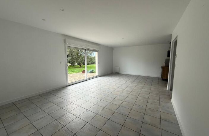 Maison de plain pied à Louer d'environ 84m2 sur Epargnes — photo 4