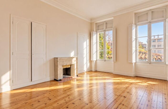Toulouse Jean-Jaures Wilson Appartement T3/4 à rénover dans immeuble de caractère — photo 3