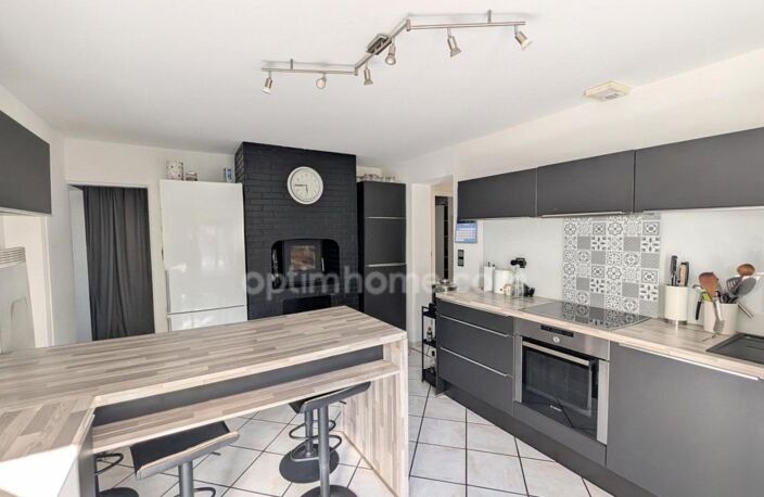 Maison  5 pièces 112 m2 3 chambres avec terrasse en bois et pool House Saint Jean d'illac — photo 4