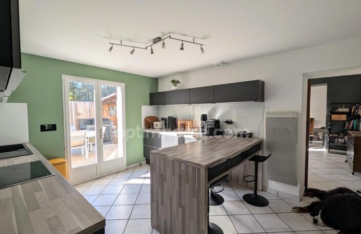 Maison  5 pièces 112 m2 3 chambres avec terrasse en bois et pool House Saint Jean d'illac — photo 5