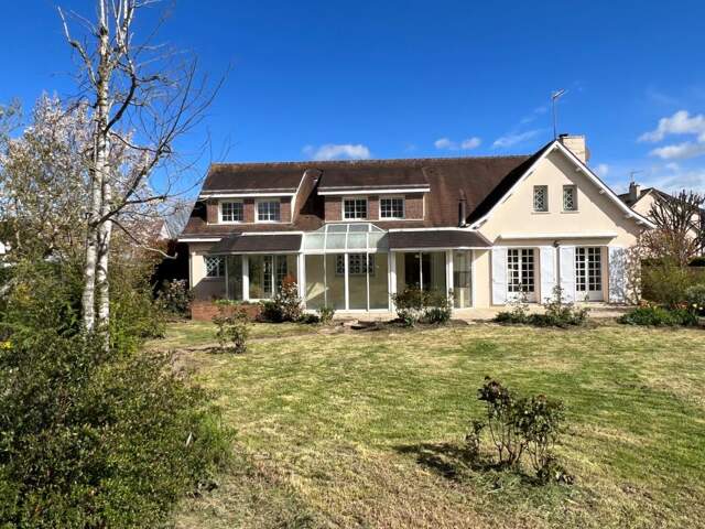 Maison 10 pièces, 260 m2 — photo du bien