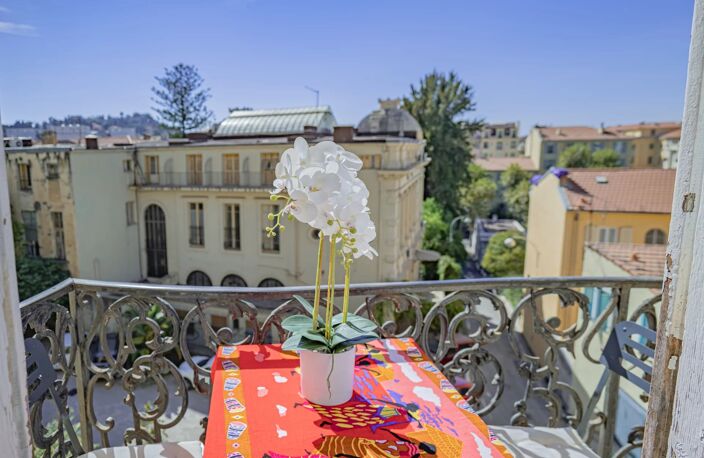 5 PIECES BAS CIMIEZ/CARABACEL:  L’ÉLÉGANCE D’UNE VILLA HISTORIQU — photo 3