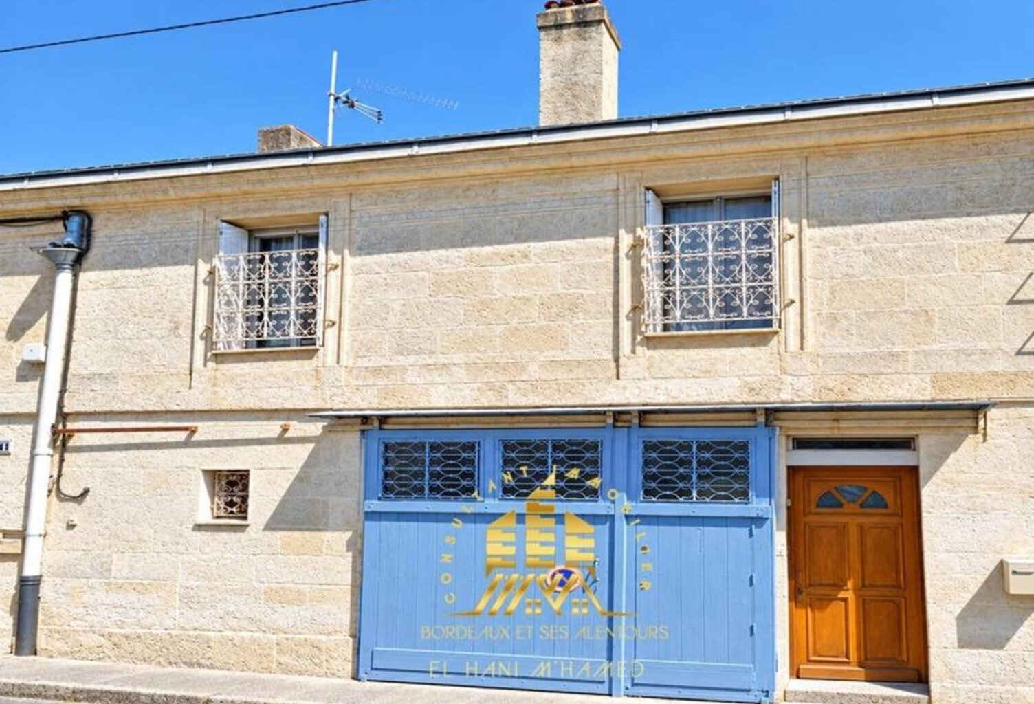 Maison de ville développant environ 107 m² au total sur deux niveaux, dont 63 m² habitables à l’étage — photo 1