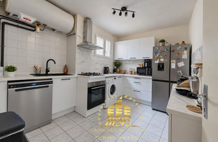 Maison de ville développant environ 107 m² au total sur deux niveaux, dont 63 m² habitables à l’étage — photo 3