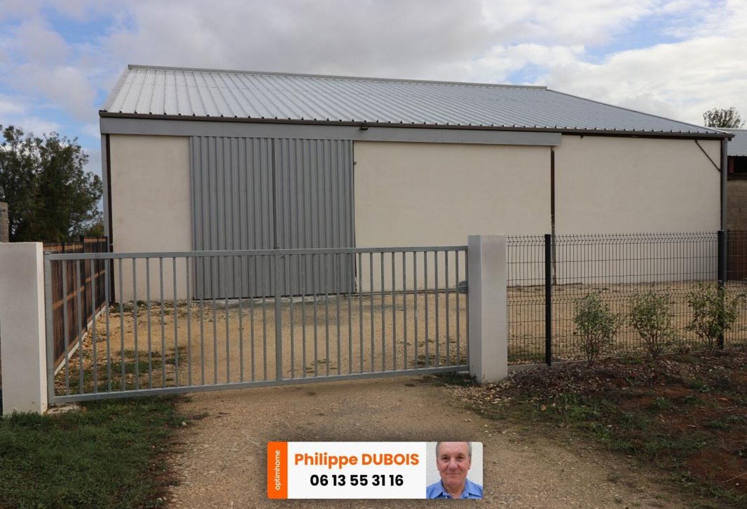 HANGAR DE 395M² A LOUER SUR LE SECTEUR DE ROCHEFORT 17300 — photo 1
