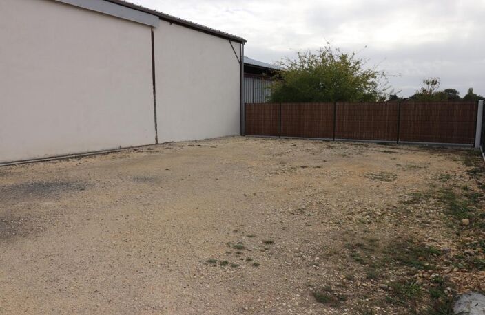 HANGAR DE 395M² A LOUER SUR LE SECTEUR DE ROCHEFORT 17300 — photo 2