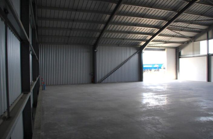 A LOUER HANGAR PLATEFORME LOGISTIQUE SECTEUR DE ROCHEFORT (17) — photo 4