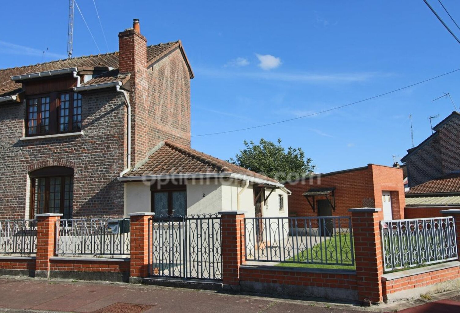 Roubaix - Aux confins de Hem et Croix Beaumont - Maison à potentiel sur grand terrain — photo 1