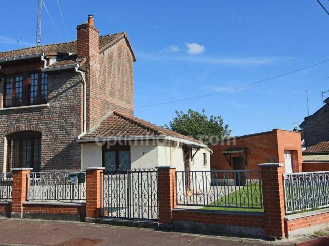 Roubaix - Aux confins de Hem et Croix Beaumont - Maison à potentiel sur grand terrain — photo du bien