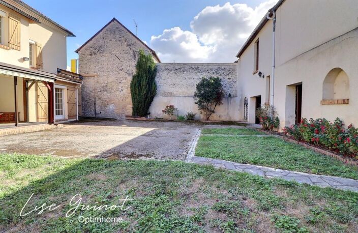 MAISON 3 CHAMBRES - 3 DÉPENDANCES - COUR INTÉRIEURE — photo 2