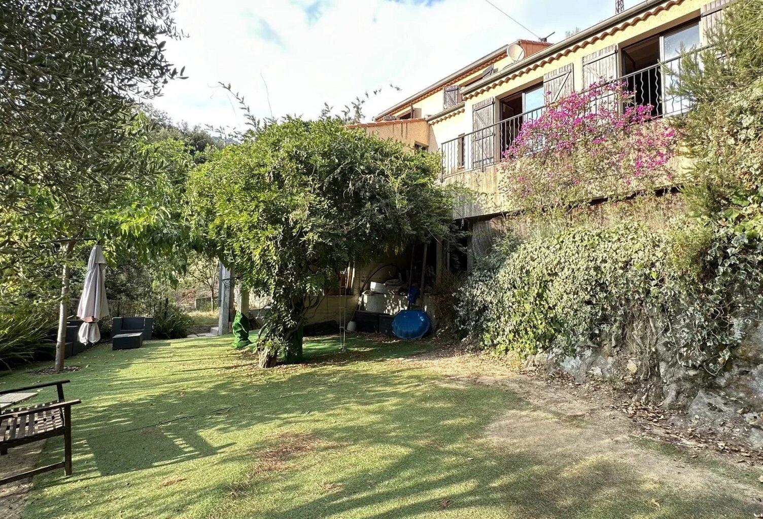 COMMUNE DE SAINTE-AGNES : PROPRIETE DE CHARME - JARDIN - TERRASS — photo 1