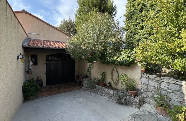 COMMUNE DE SAINTE-AGNES : PROPRIETE DE CHARME - JARDIN - TERRASS — photo 3