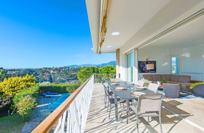 VILLA CALIFORNIENNE D’EXCEPTION AVEC VUE PANORAMIQUE – CAGNES-SU — photo 2