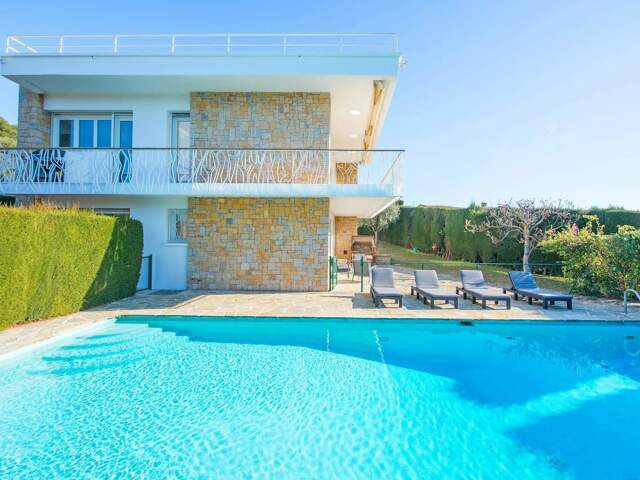VILLA CALIFORNIENNE D’EXCEPTION AVEC VUE PANORAMIQUE – CAGNES-SU — photo du bien