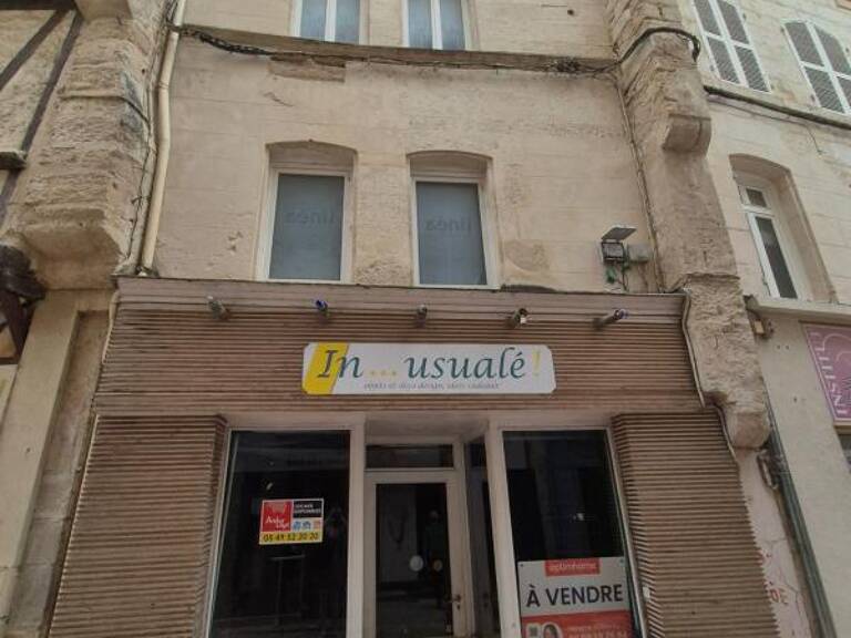 Immeuble d'habitation avec boutique à vendre NIORT (79) — photo 1