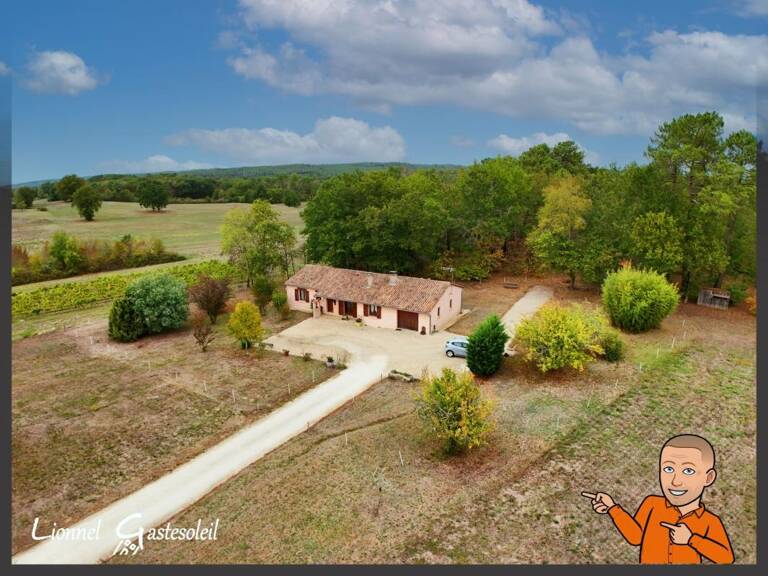 Maison à vendre de plain pied 3 chambres garage et grange sur 1.5ha à Fraisse en Dordogne   (24) — photo 1