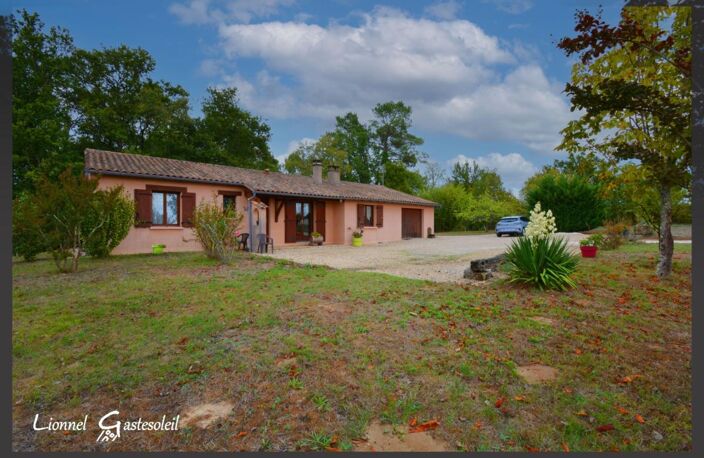Maison à vendre de plain pied 3 chambres garage et grange sur 1.5ha à Fraisse en Dordogne   (24) — photo 2