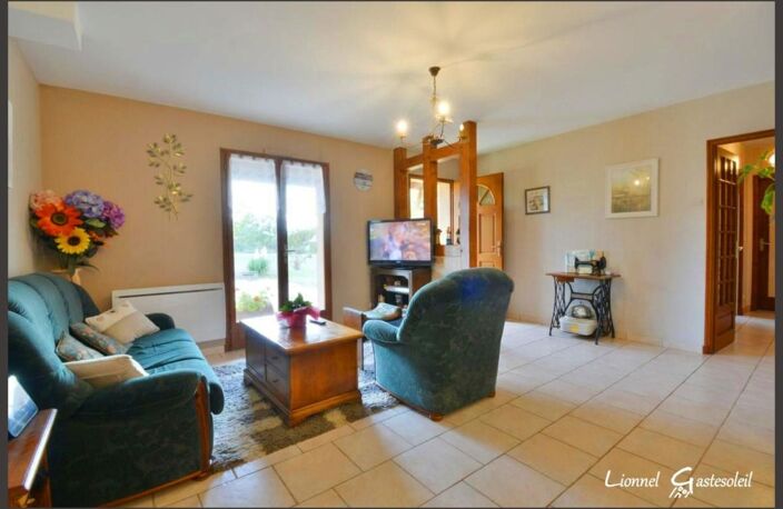 Maison à vendre de plain pied 3 chambres garage et grange sur 1.5ha à Fraisse en Dordogne   (24) — photo 5